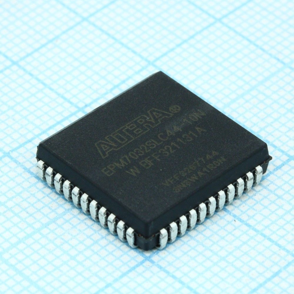 ПЛИС Altera Corporation EPM7032SLC44-10N, 600 макроячеек-32 портов ввода/вывода-36 175.4МГц 5.0В внутрисистемная программируемость