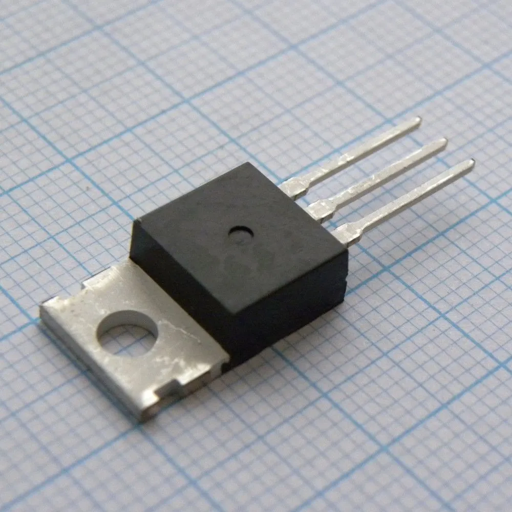 IPP330P10NMAKSA1, Транзистор полевой MOSFET P-канальный 100В 62A TO-220-3