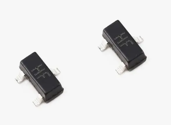 Биполярный транзистор 2SC1815 SOT23 SMD, NPN 50В 0.15А Биполярный транзистор 2SC1815 SOT23 SMD, NPN 50В 0.15А